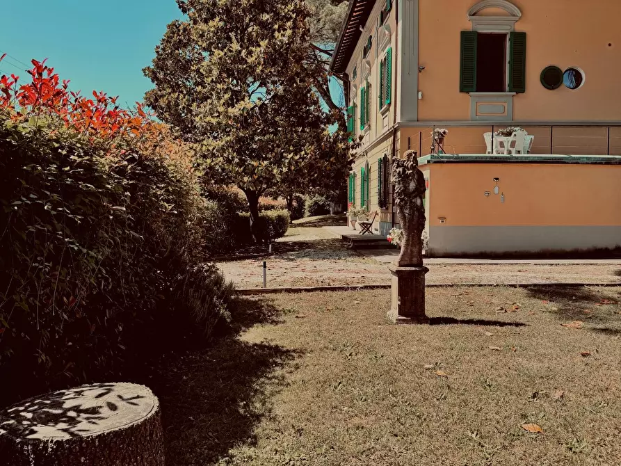 Immagine 3 di Villa in vendita  a Fucecchio