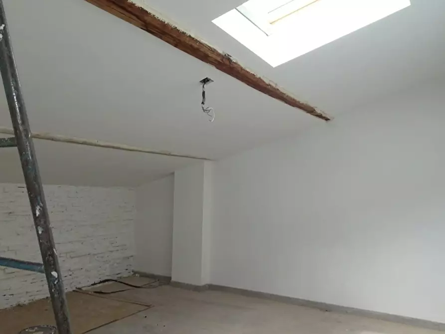 Immagine 2 di Mansarda in affitto  a Cascina