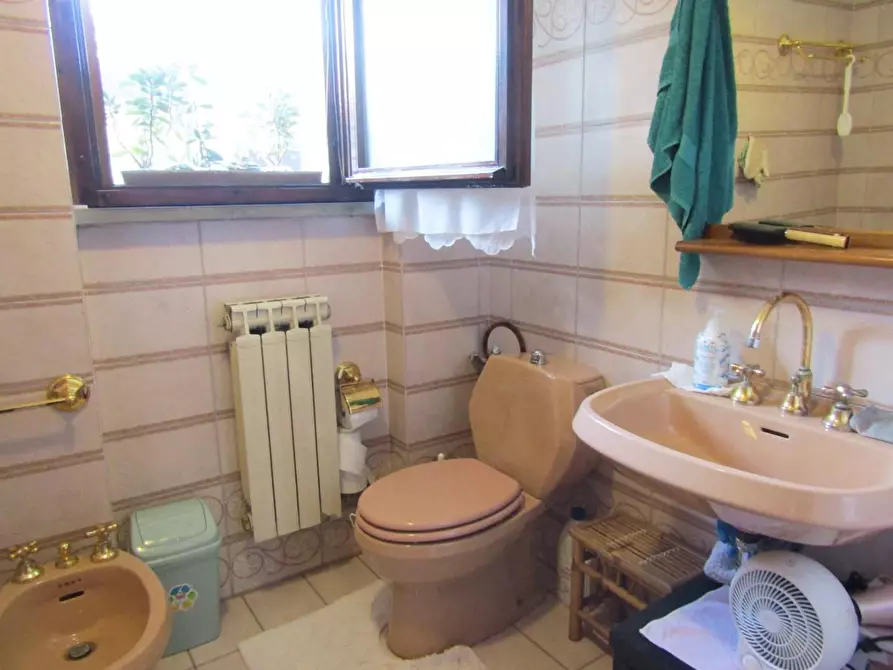 Immagine 9 di Villetta a schiera in vendita  a Carrara