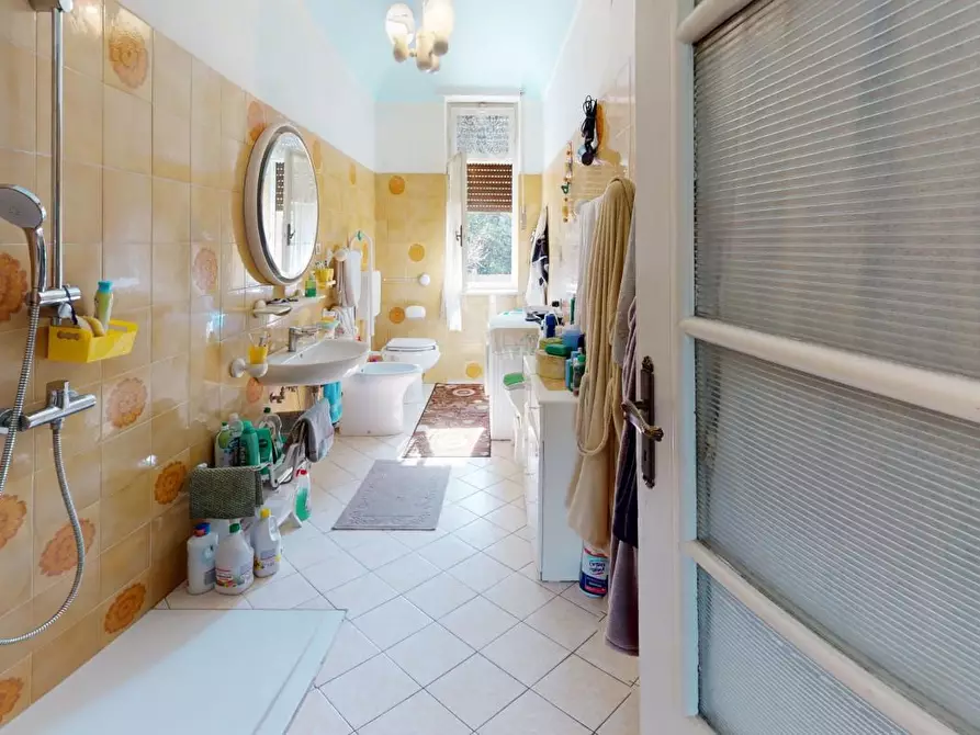 Immagine 12 di Appartamento in vendita  a Massa