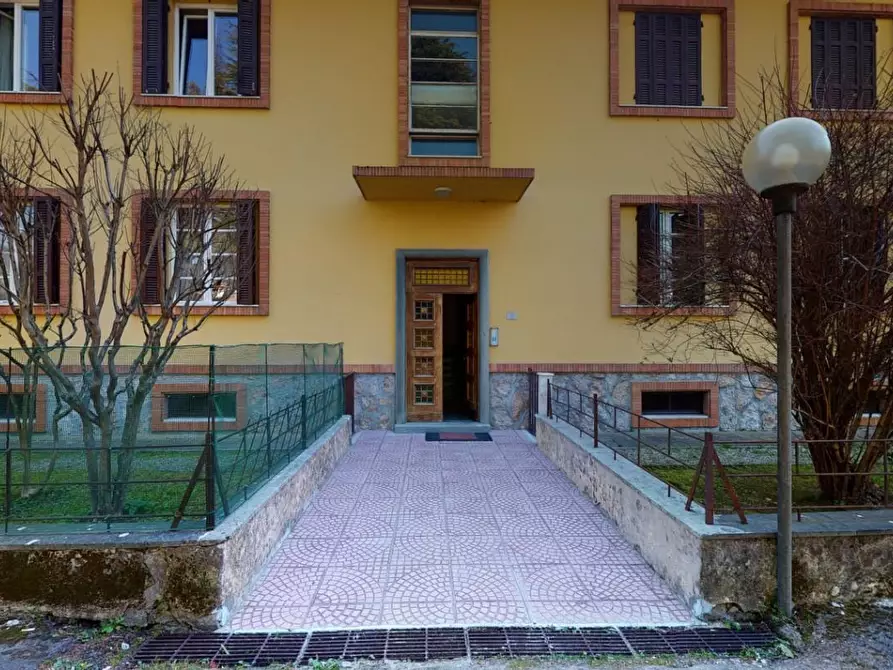 Immagine 2 di Appartamento in vendita  a Massa