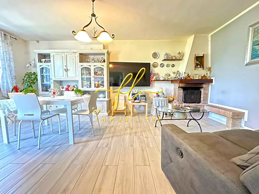 Immagine 4 di Villa in vendita  a Castellina Marittima