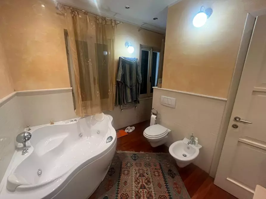 Immagine 21 di Casa bifamiliare in vendita  a Massa