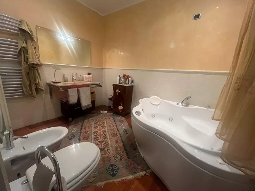 Immagine 20 di Casa bifamiliare in vendita  a Massa