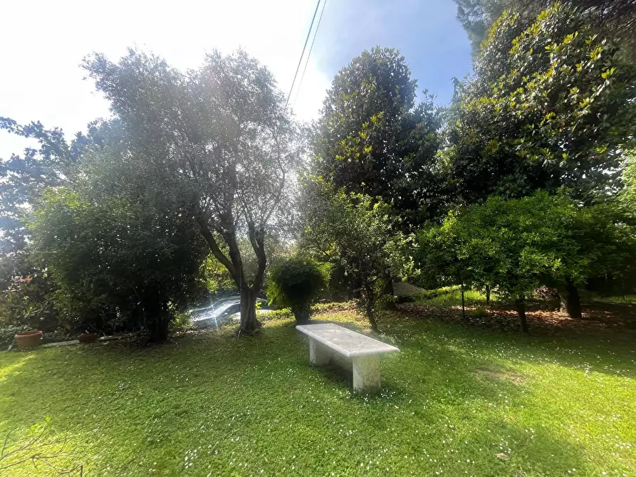 Immagine 6 di Casa bifamiliare in vendita  a Massa