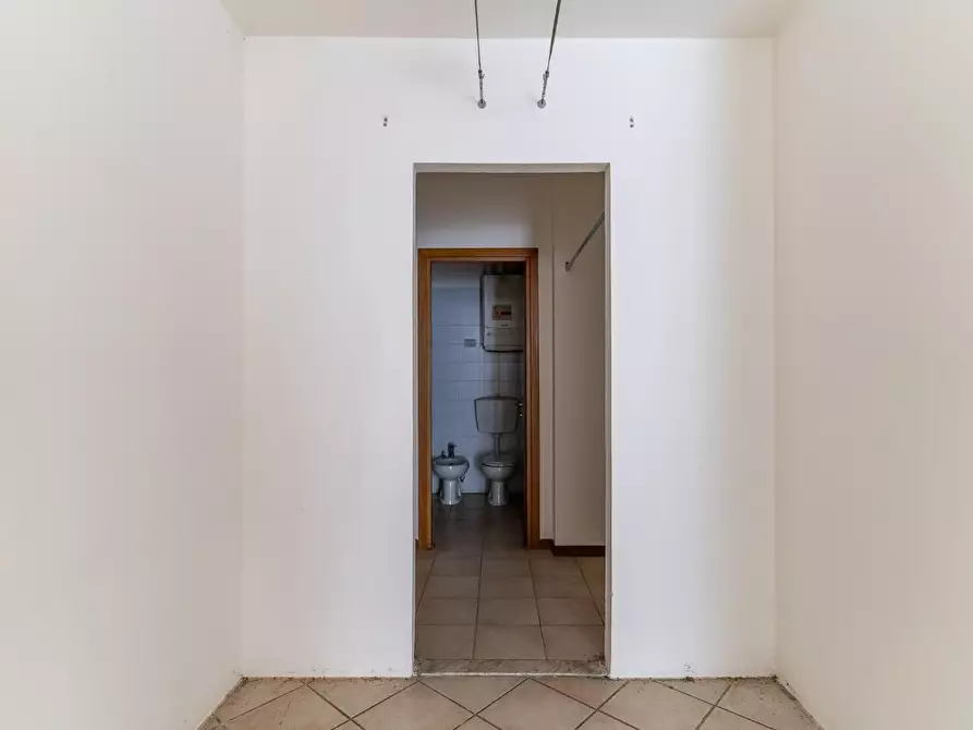 Immagine 22 di Locale commerciale in vendita  a Empoli