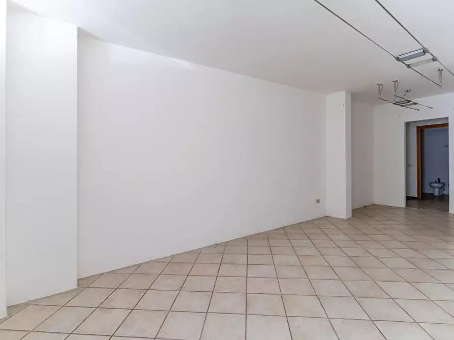 Immagine 20 di Locale commerciale in vendita  a Empoli