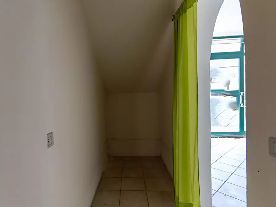 Immagine 21 di Locale commerciale in vendita  a Empoli