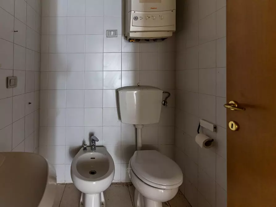 Immagine 23 di Locale commerciale in vendita  a Empoli