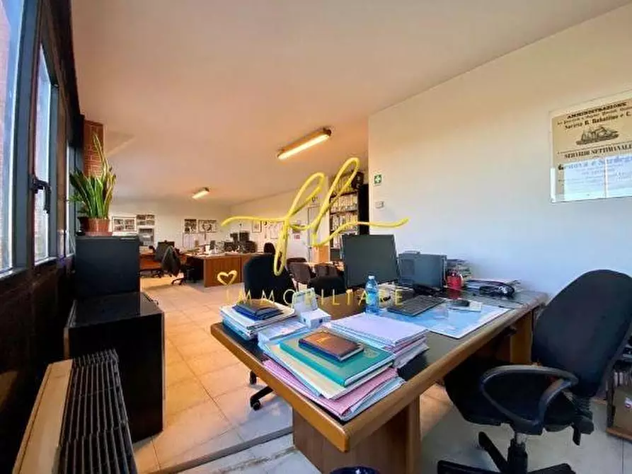 Immagine 3 di Ufficio in vendita  a Cecina