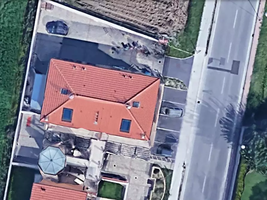 Immagine 8 di Negozio in vendita  a San Giuliano Terme