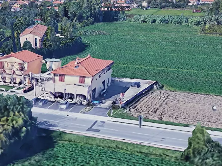 Immagine 5 di Negozio in vendita  a San Giuliano Terme