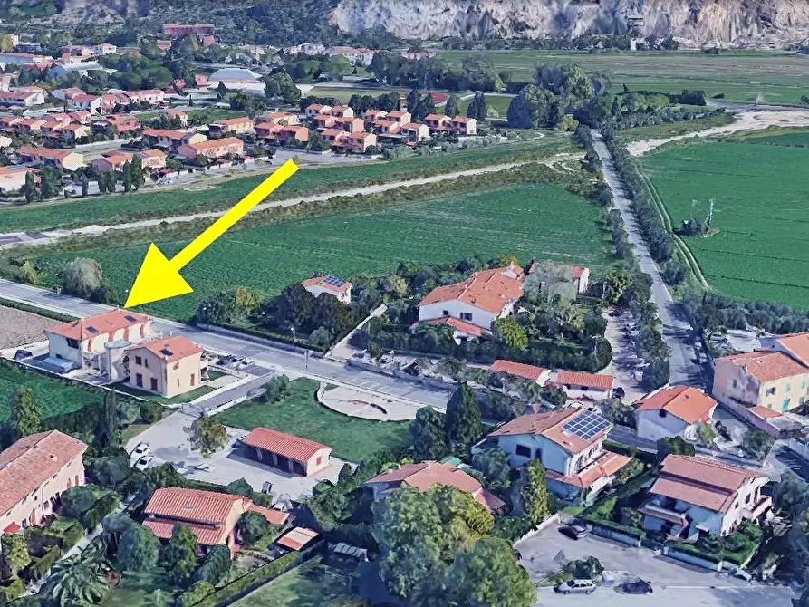 Immagine 4 di Negozio in vendita  a San Giuliano Terme