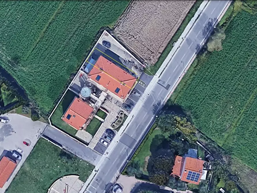 Immagine 2 di Negozio in vendita  a San Giuliano Terme