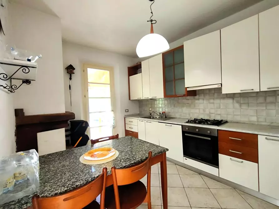 Immagine 9 di Villa in vendita  a Massa