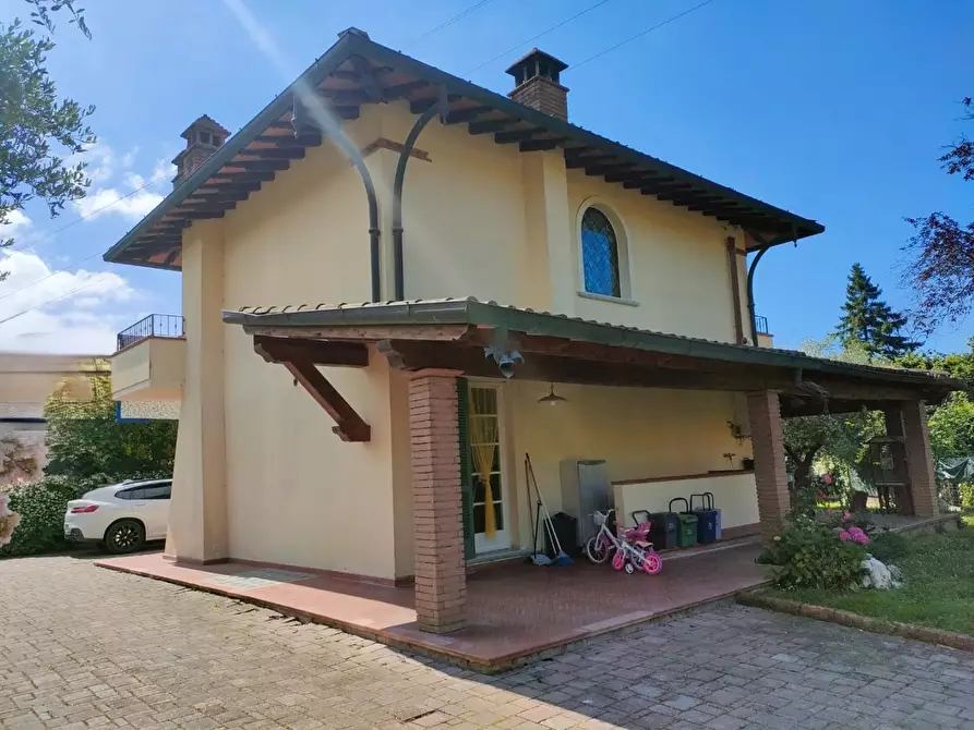 Immagine 1 di Villa in vendita  a Massa