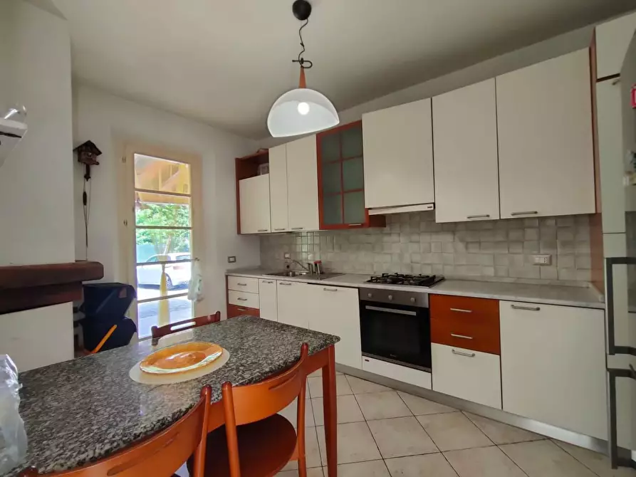 Immagine 25 di Villa in vendita  a Massa