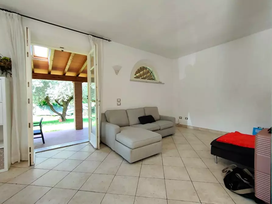 Immagine 7 di Villa in vendita  a Massa