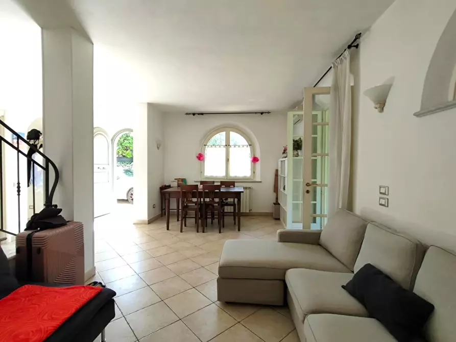 Immagine 23 di Villa in vendita  a Massa