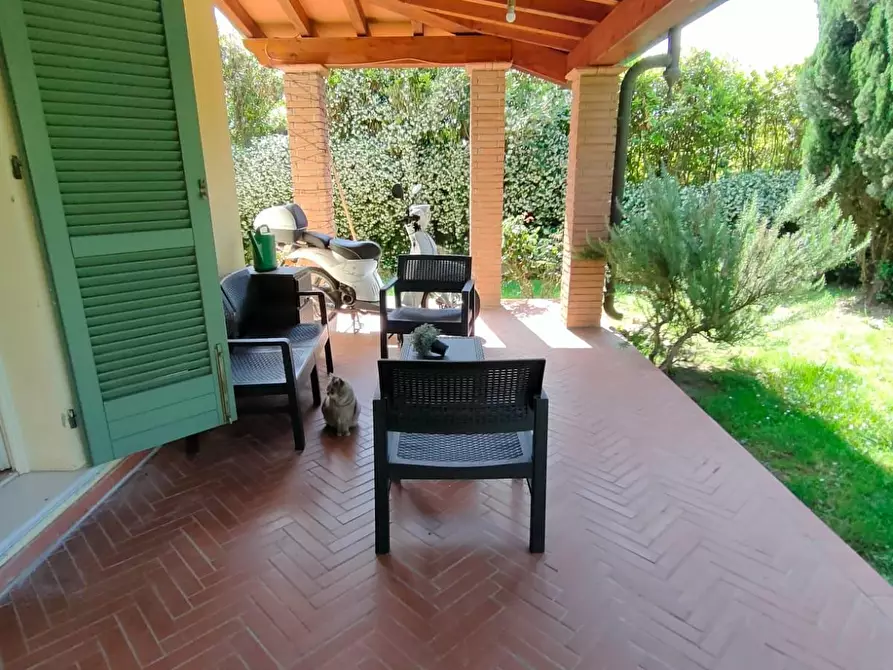 Immagine 27 di Villa in vendita  a Massa