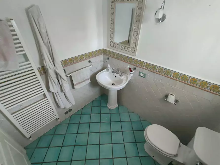 Immagine 16 di Villa in vendita  a Massa