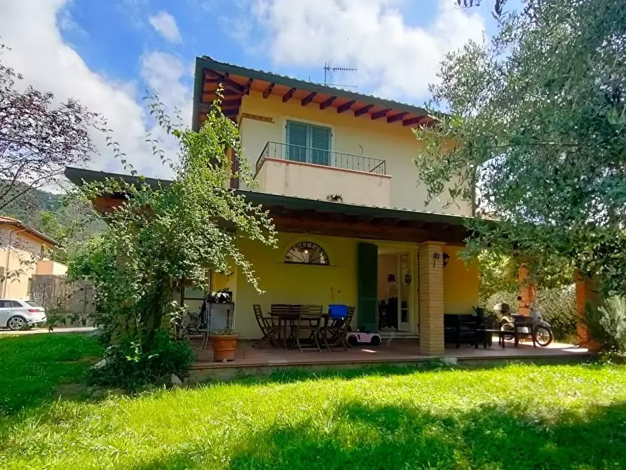 Immagine 22 di Villa in vendita  a Massa