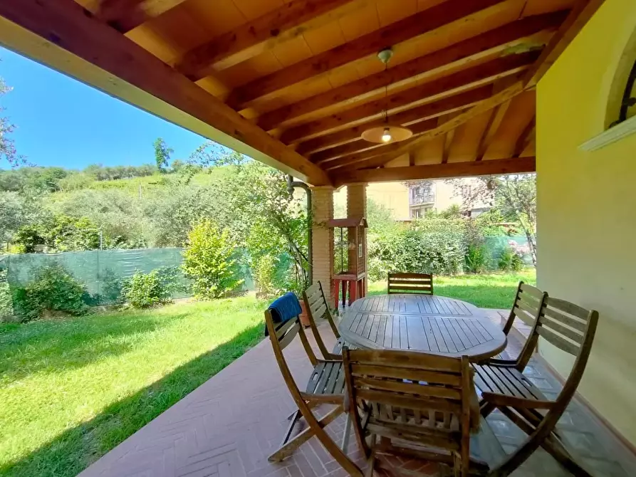 Immagine 5 di Villa in vendita  a Massa