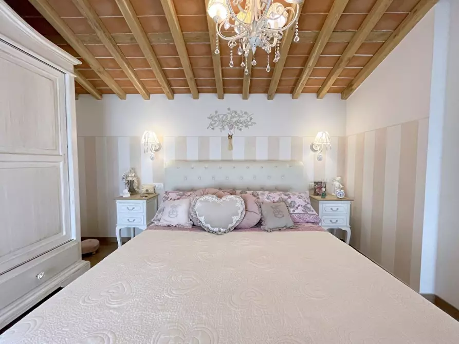 Immagine 40 di Casa indipendente in vendita  a Camaiore