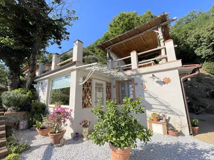 Immagine 59 di Casa indipendente in vendita  a Camaiore