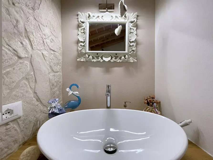 Immagine 35 di Casa indipendente in vendita  a Camaiore