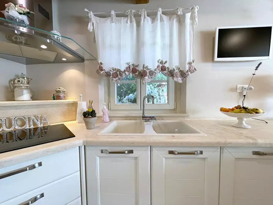 Immagine 8 di Casa indipendente in vendita  a Camaiore