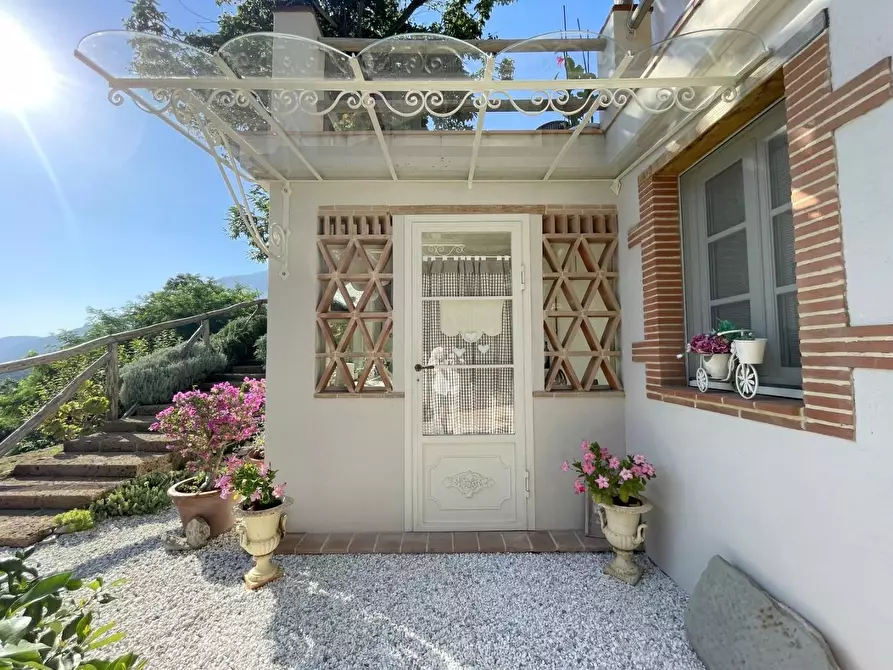 Immagine 60 di Casa indipendente in vendita  a Camaiore