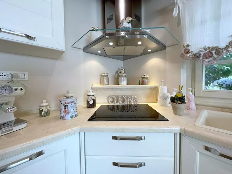 Immagine 9 di Casa indipendente in vendita  a Camaiore