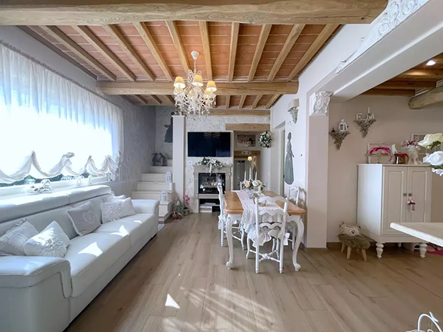 Immagine 2 di Casa indipendente in vendita  a Camaiore