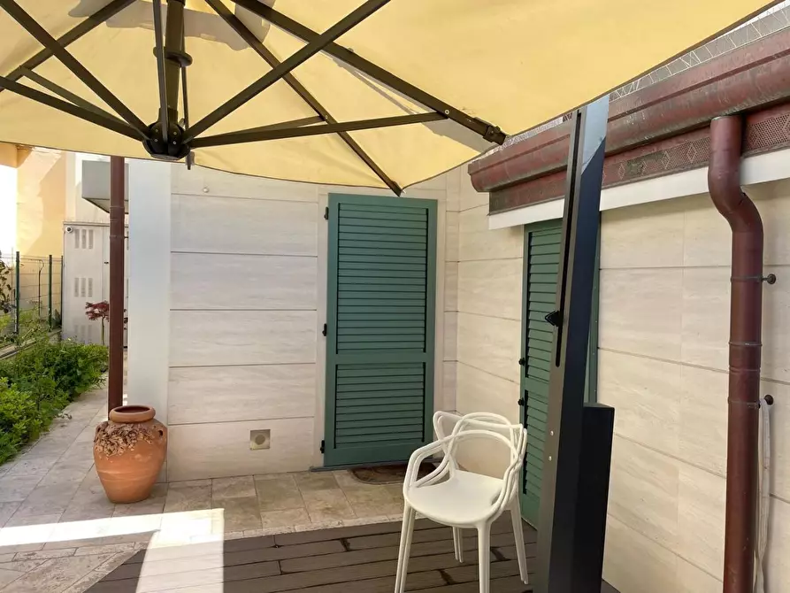 Immagine 3 di Appartamento in vendita  a Forte Dei Marmi