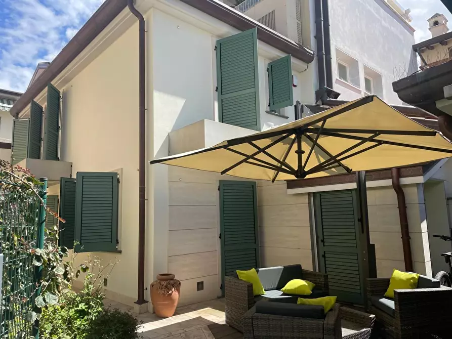 Immagine 2 di Appartamento in vendita  a Forte Dei Marmi