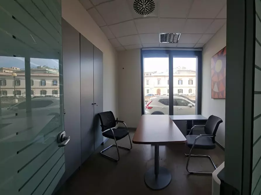 Immagine 6 di Locale commerciale in affitto  a Livorno