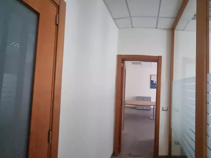 Immagine 14 di Locale commerciale in affitto  a Livorno