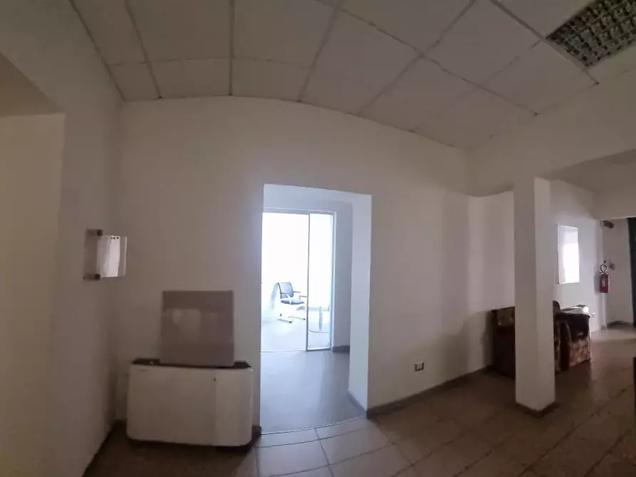Immagine 4 di Locale commerciale in affitto  a Livorno