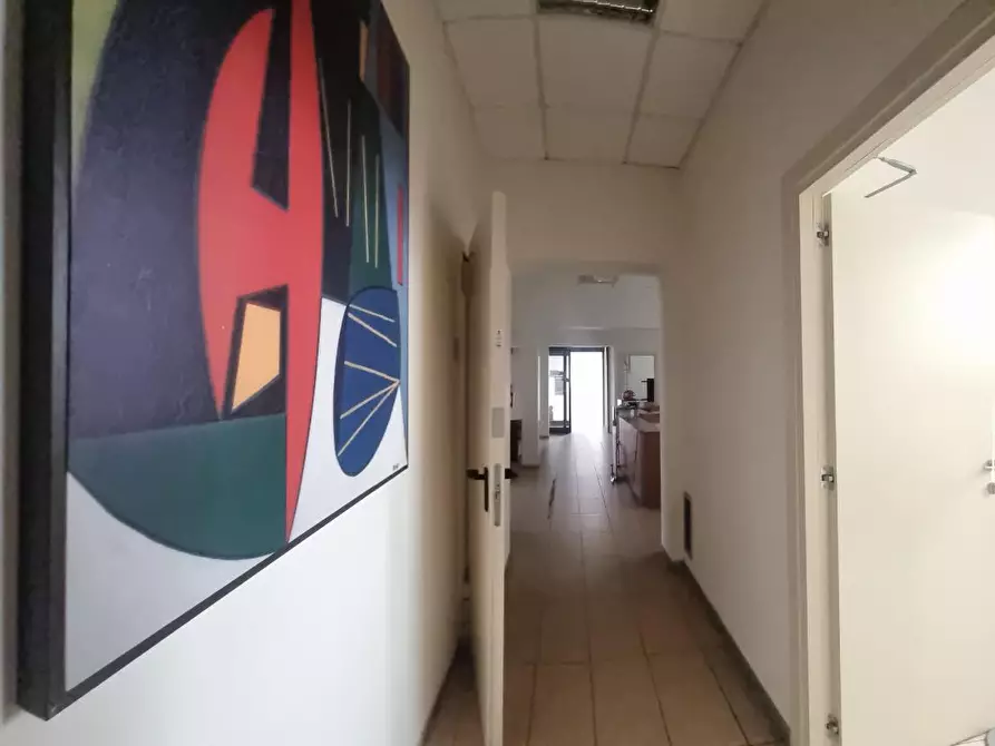 Immagine 31 di Locale commerciale in affitto  a Livorno