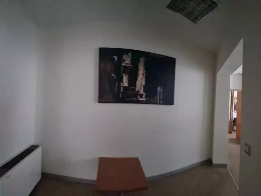 Immagine 24 di Locale commerciale in affitto  a Livorno