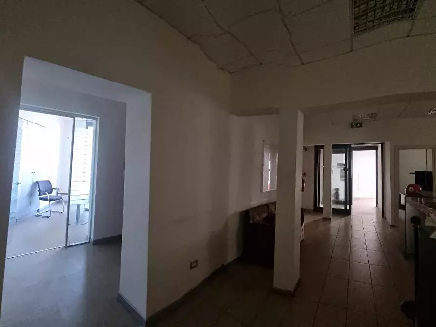 Immagine 5 di Locale commerciale in affitto  a Livorno
