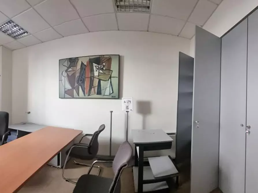 Immagine 29 di Locale commerciale in affitto  a Livorno