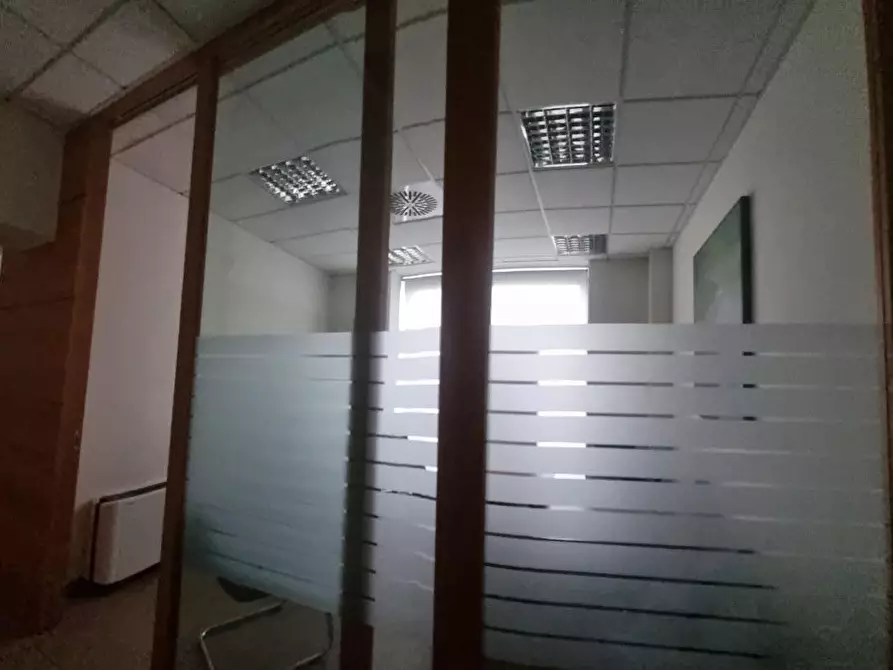 Immagine 12 di Locale commerciale in affitto  a Livorno