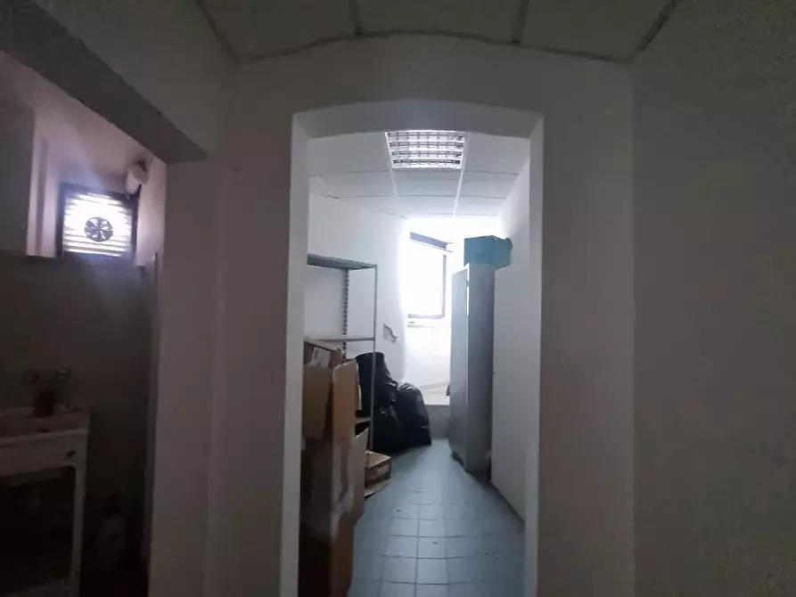 Immagine 9 di Locale commerciale in affitto  a Livorno