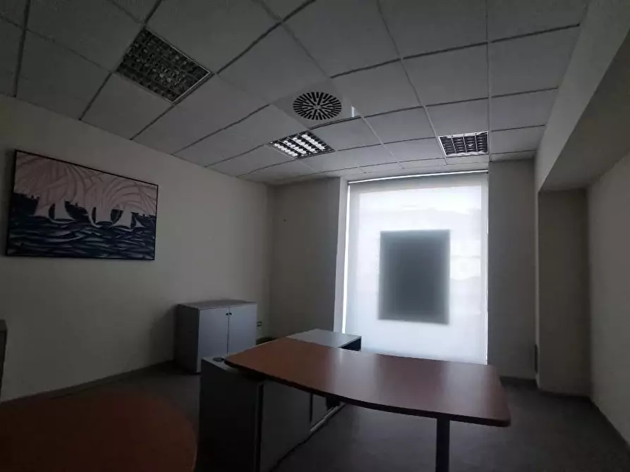 Immagine 16 di Locale commerciale in affitto  a Livorno