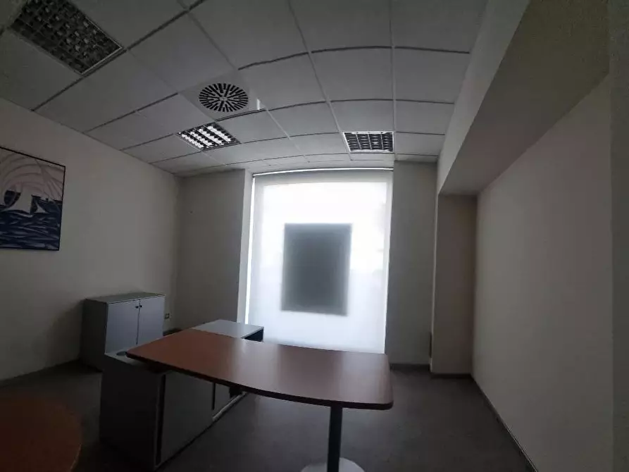 Immagine 18 di Locale commerciale in affitto  a Livorno