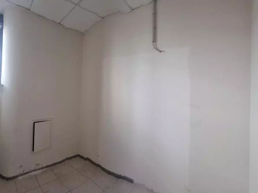 Immagine 27 di Locale commerciale in affitto  a Livorno