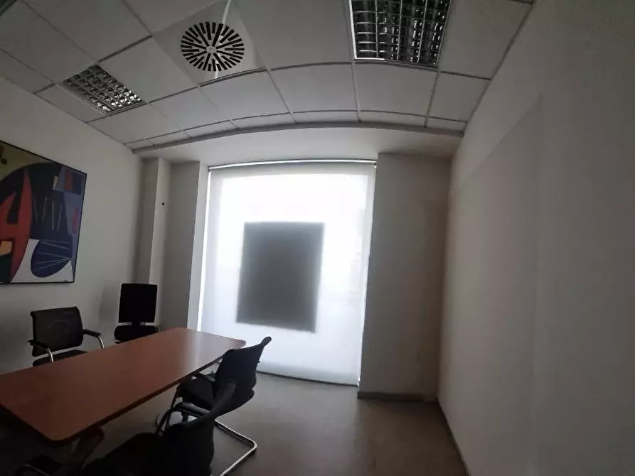 Immagine 20 di Locale commerciale in affitto  a Livorno