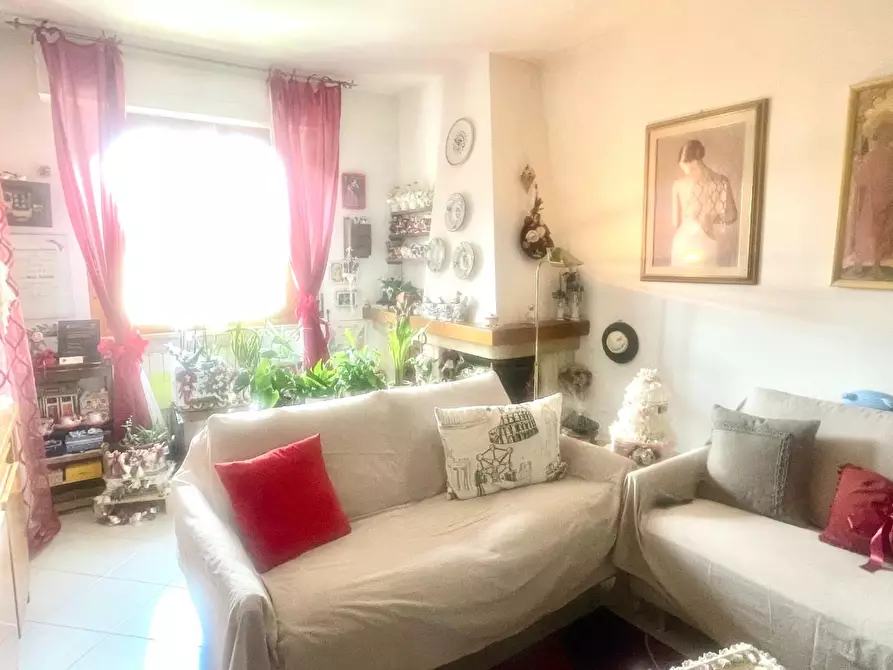 Immagine 4 di Appartamento in vendita  a Siena